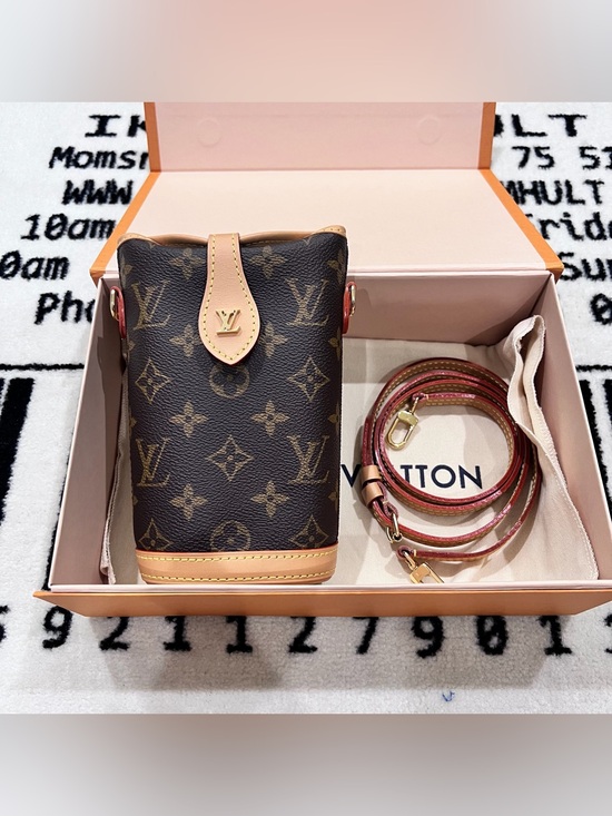 Louis Vuitton Handbags - Louis Vuitton fold me pouch